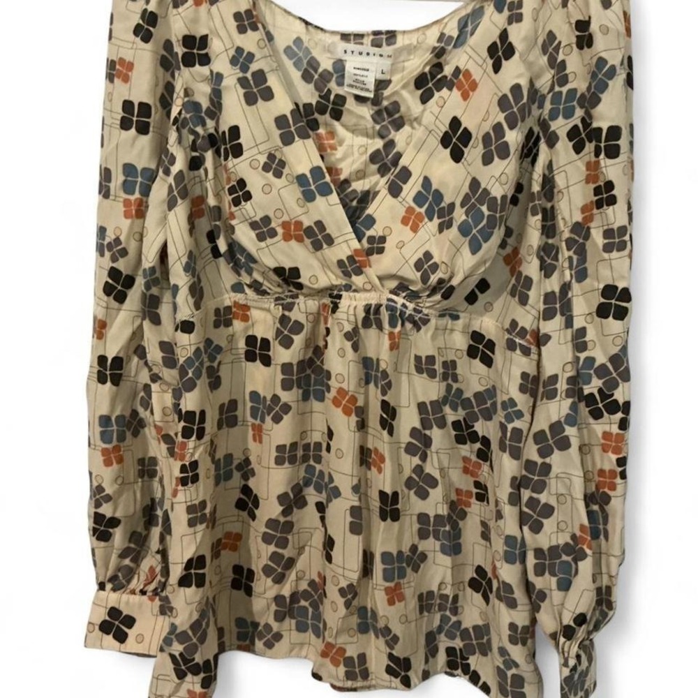 Studio M‎ Silk Blouse Women's L Cream Geometric Floral Empire Waist V-Neck